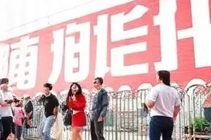 回放画面里被剪掉的两段内容，进度条上标出缺口位置